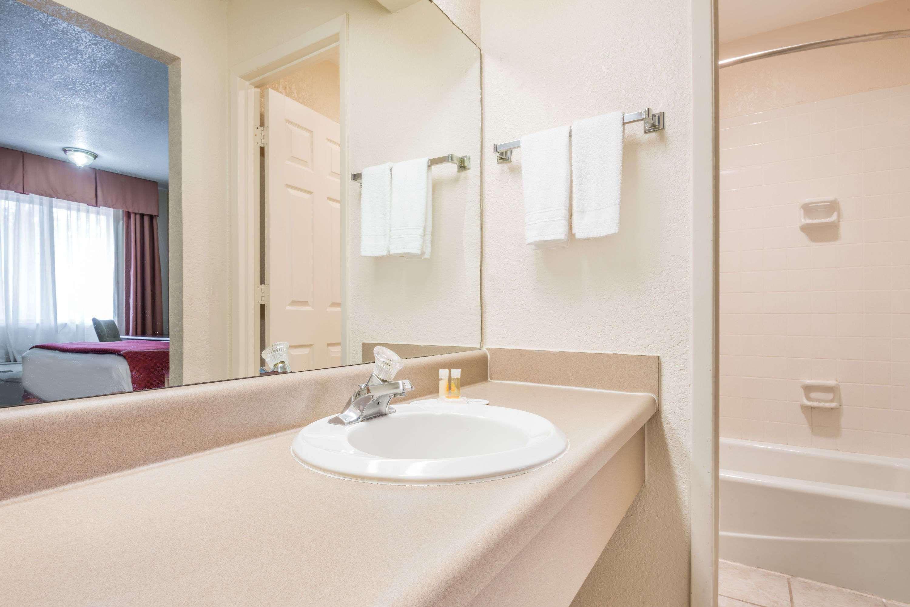 Days Inn By Wyndham Ottawa Ngoại thất bức ảnh